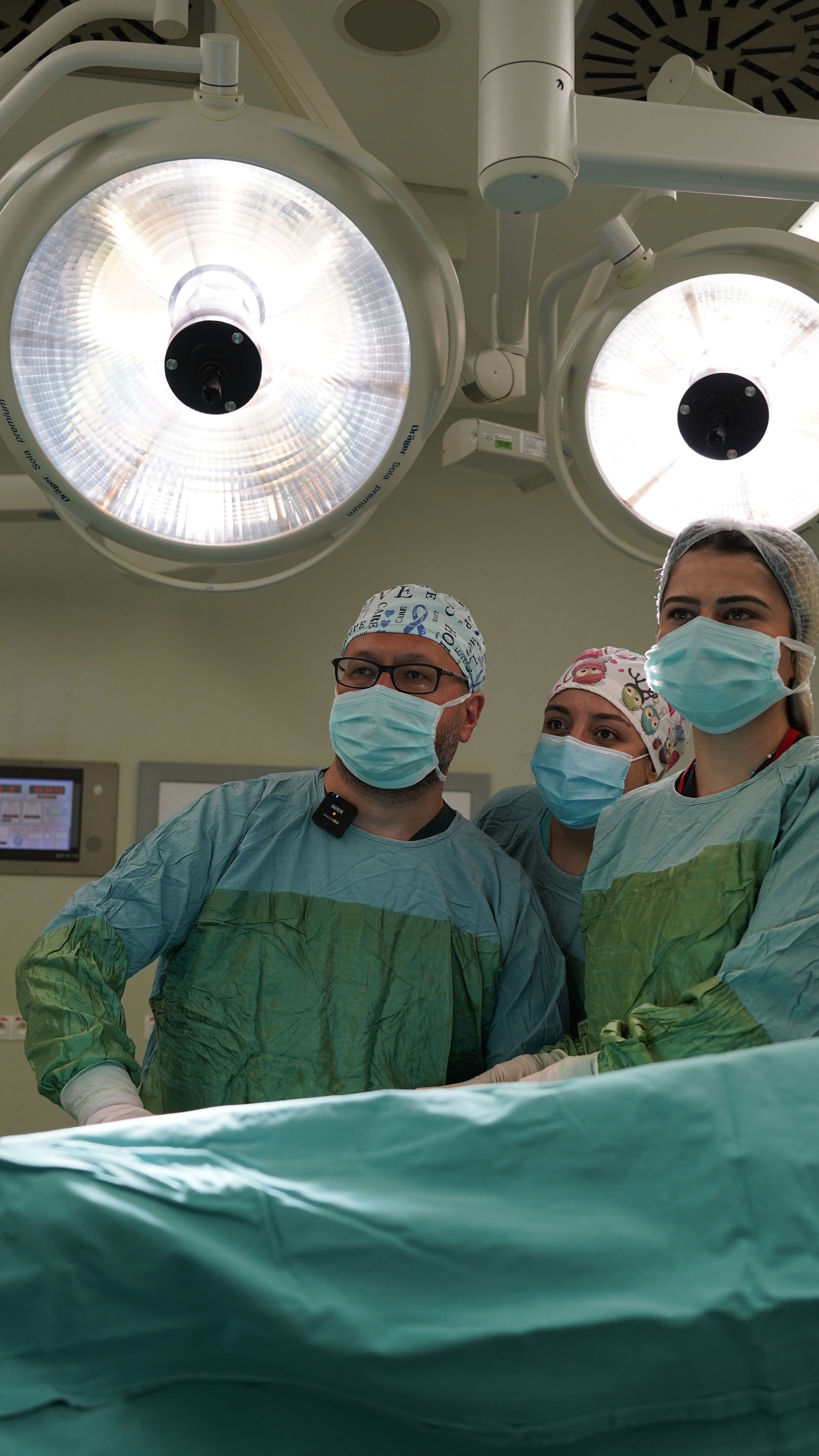 Equipo de clínica trabajando